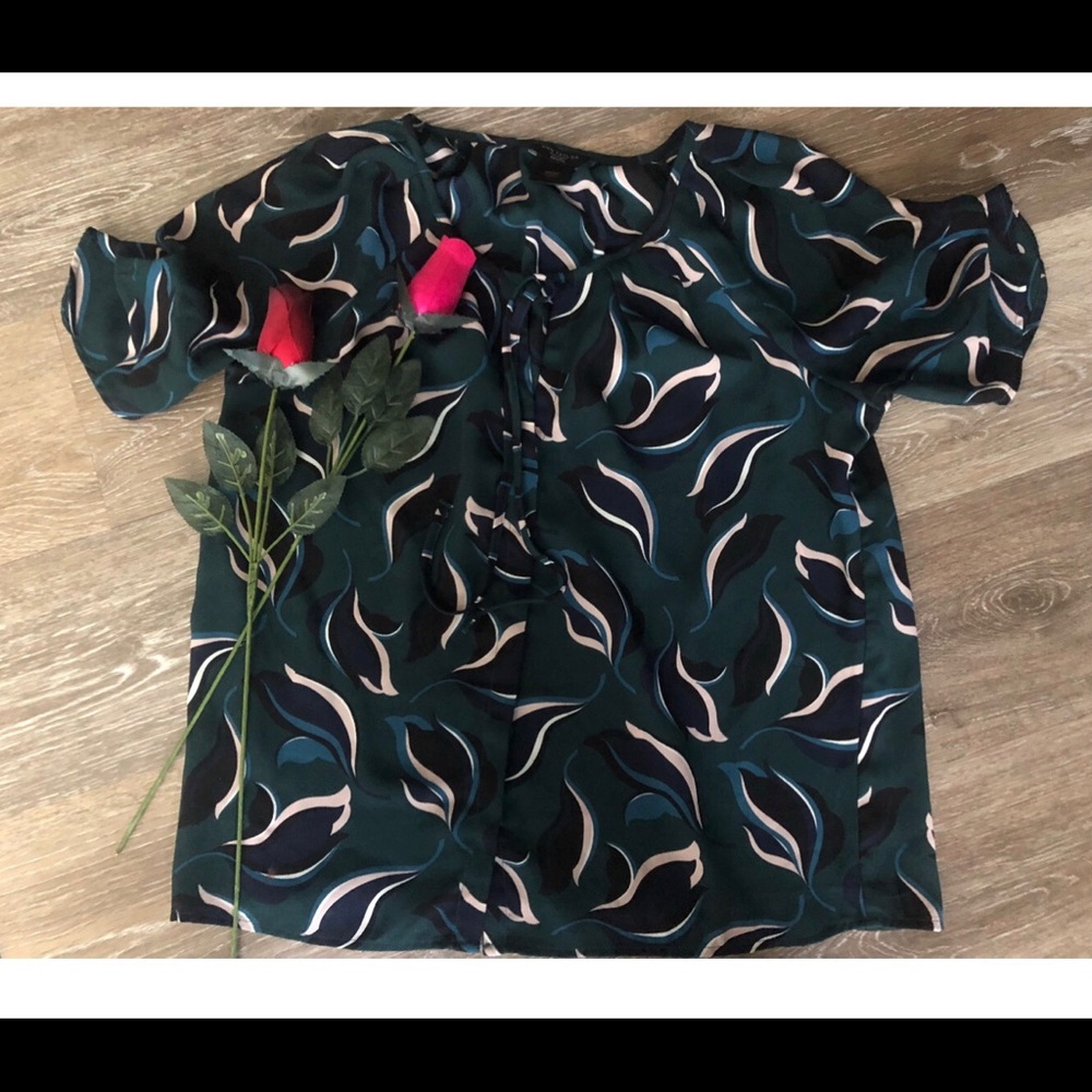 Ann Taylor PETITE LEAFED DRAPEY